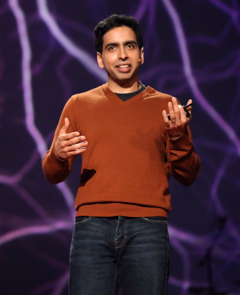 TED 2011で講演するKhan Academy創設者のサルマン・カーン氏